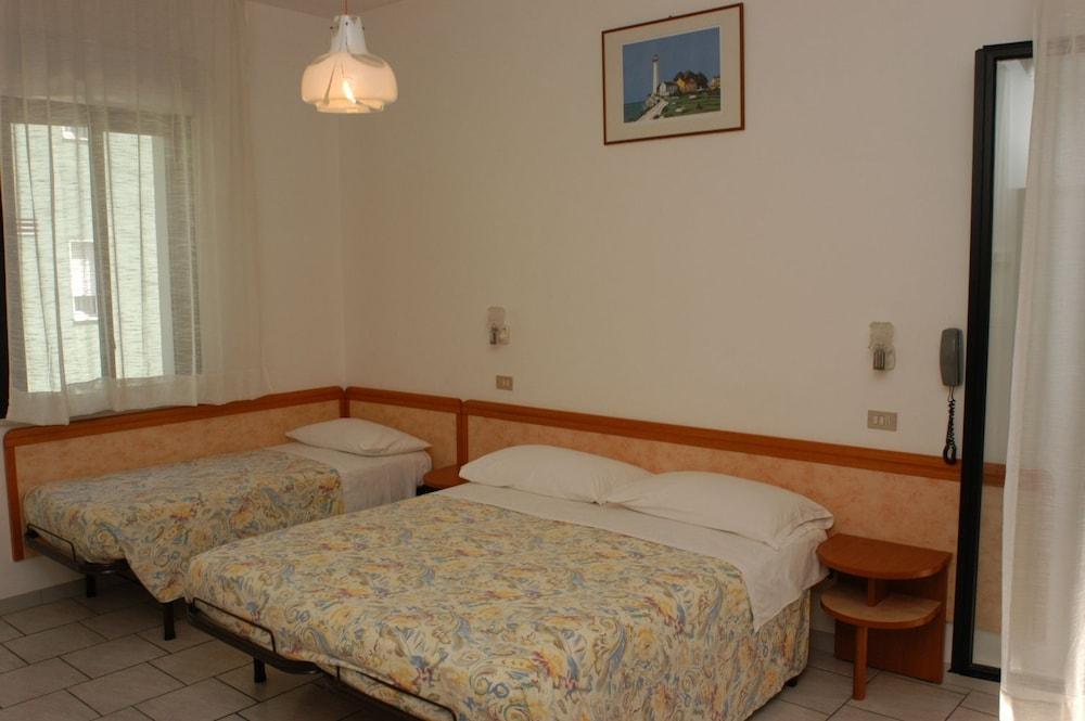 Hotel Roma Residenza 切尔维亚 外观 照片
