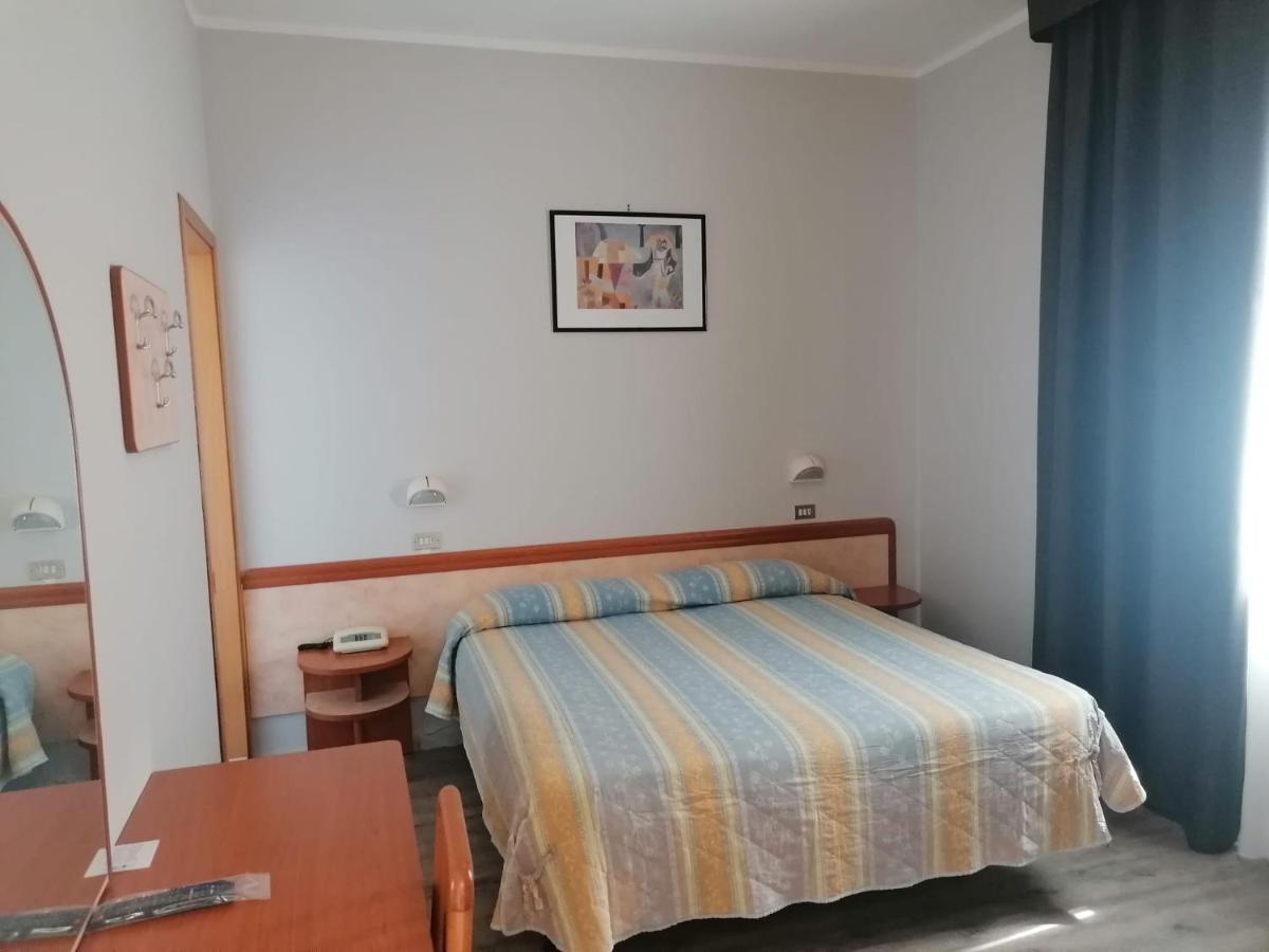 Hotel Roma Residenza 切尔维亚 外观 照片
