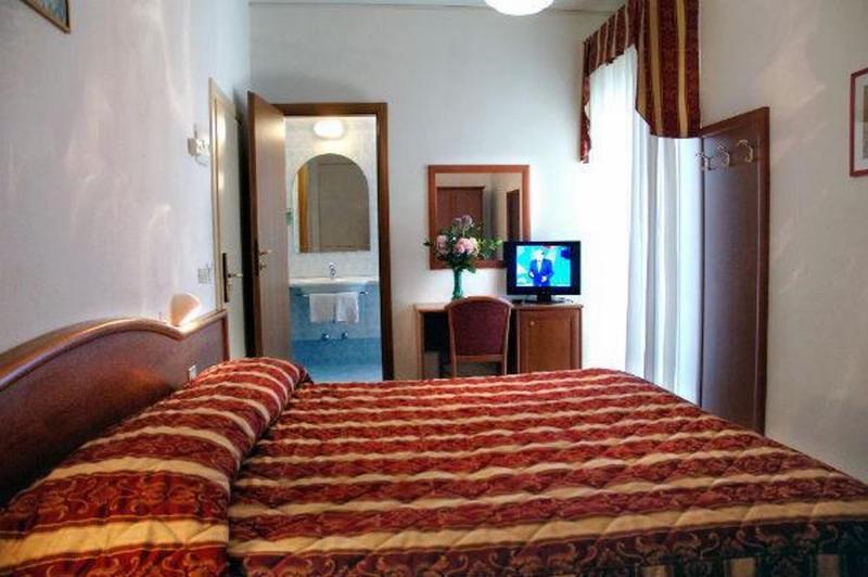 Hotel Roma Residenza 切尔维亚 外观 照片