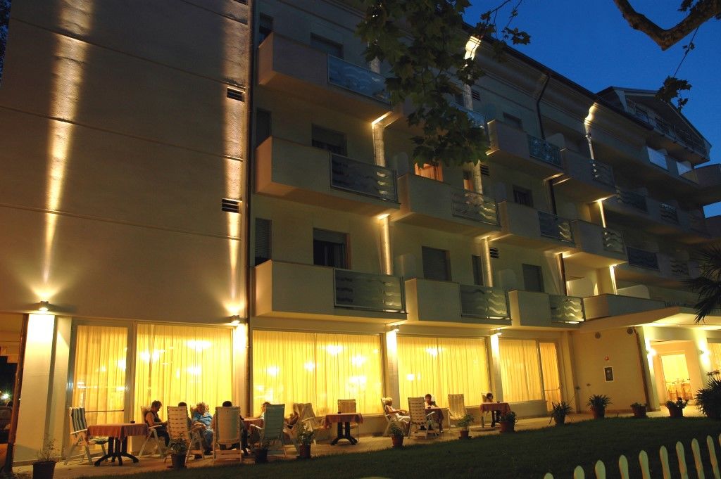 Hotel Roma Residenza 切尔维亚 外观 照片